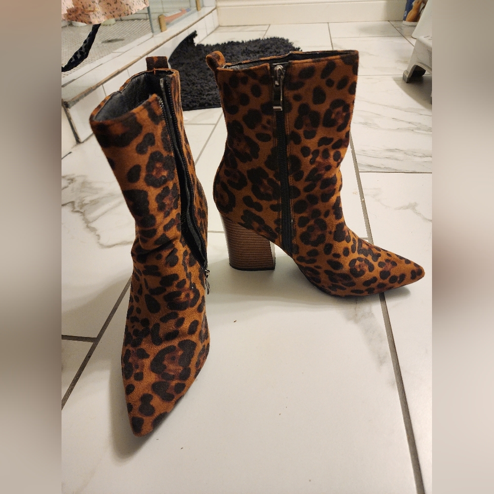 Dark Leopard Print Booties Size 7.5 - image 3